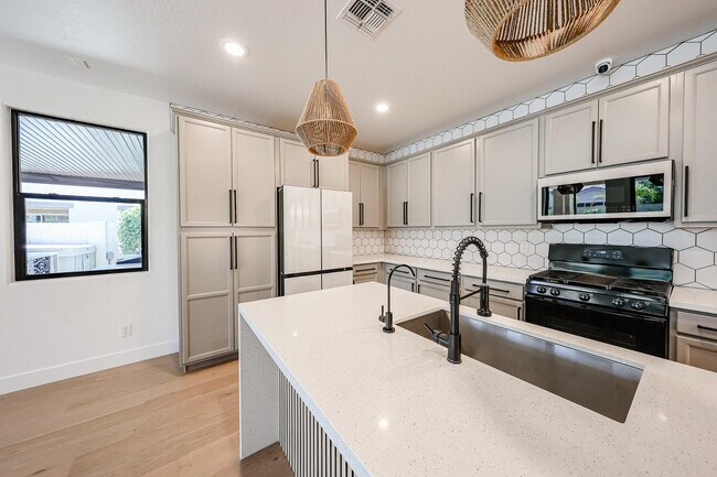 Building Photo - 25689 N 140th Ln