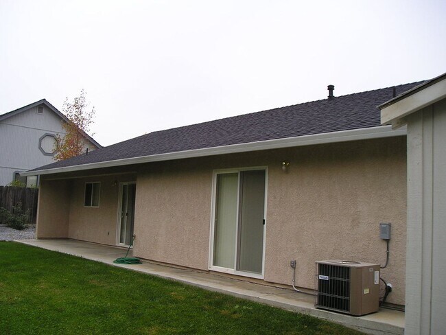 Building Photo - 1543 Lakeside Dr