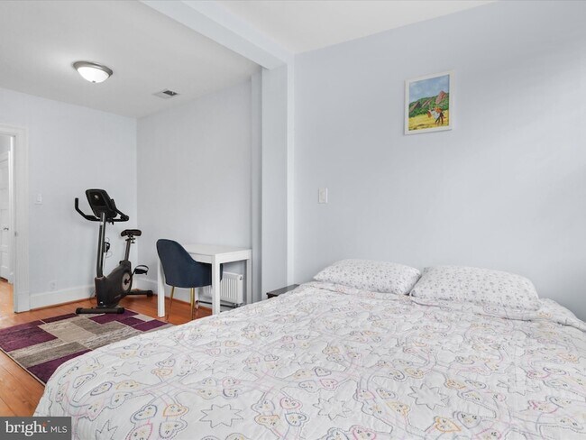 Building Photo - 1813 Bay St SE