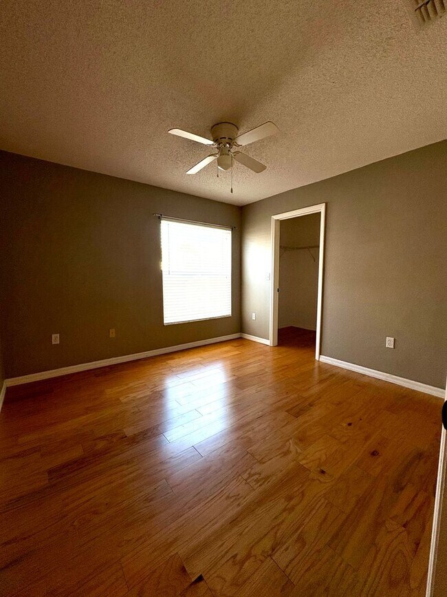 Building Photo - Beautiful 3Bed/2Bath with 2-Car Garage on a Cul-de-Sac