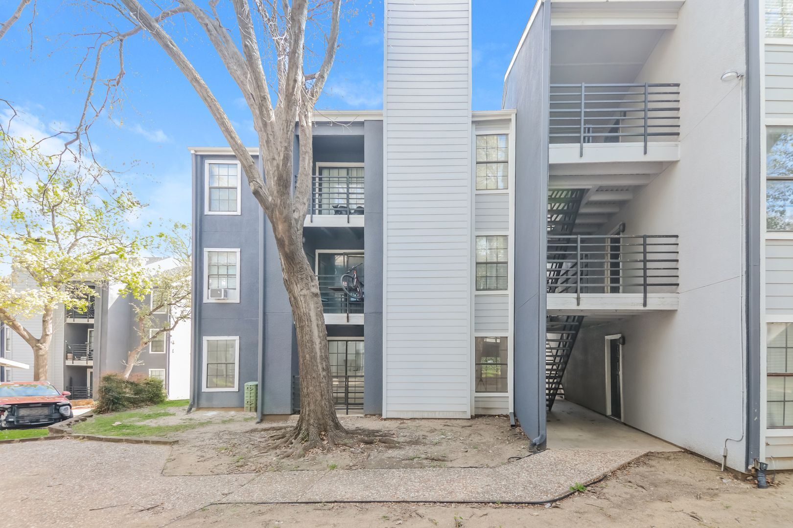 Building Photo - 9920 Forest Ln