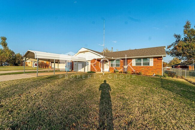 Building Photo - 3 Bedroom Home with 2-Car Garage and Covered Parking