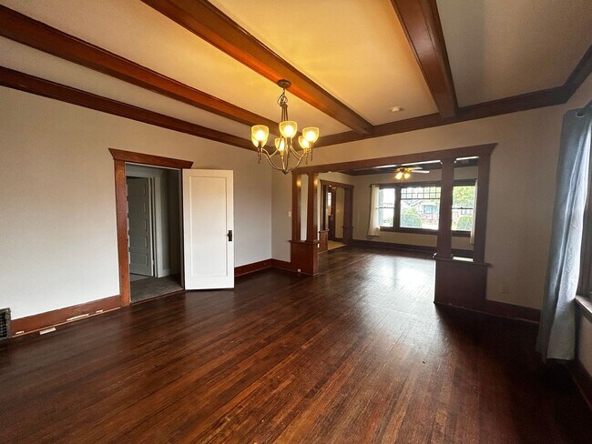 Building Photo - Elegant 3 Bed, 2 Bath Home in Spokane!