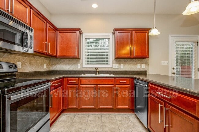 Building Photo - 450 Roanoke Dr