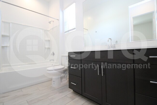 Building Photo - 3871 E Rainbow Dr