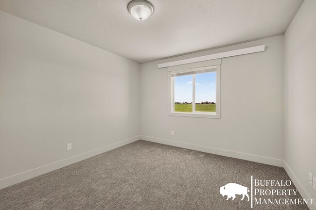 Building Photo - 6289 N Silver Fox Rd