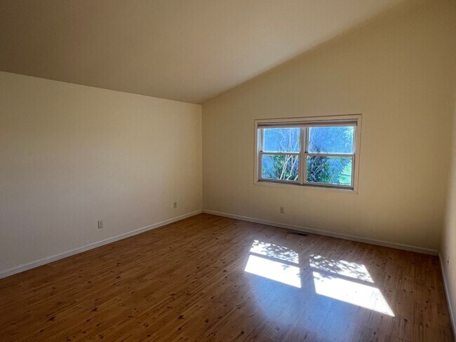 Building Photo - Located on Bridger Golf Course