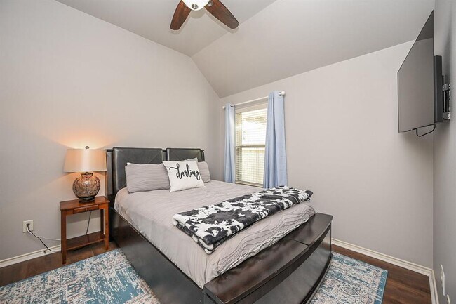 Building Photo - 10911 Overland Trail Dr