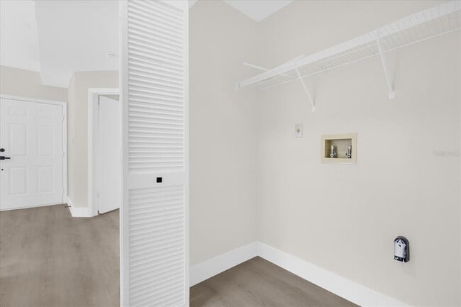 Building Photo - 350 Lakebreeze Cir