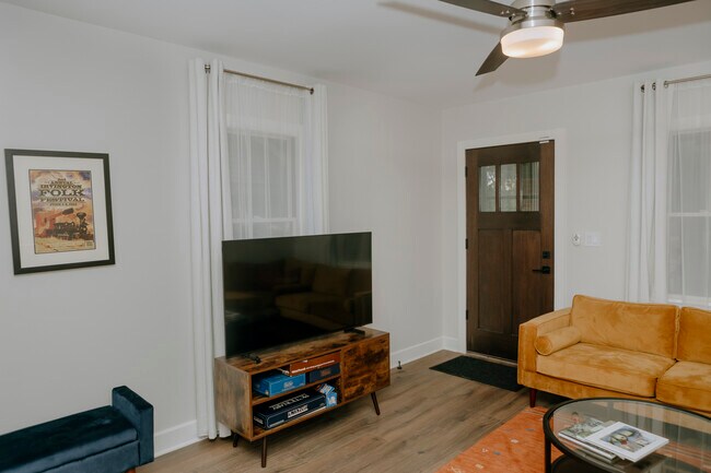 Building Photo - 608 N Emerson Ave