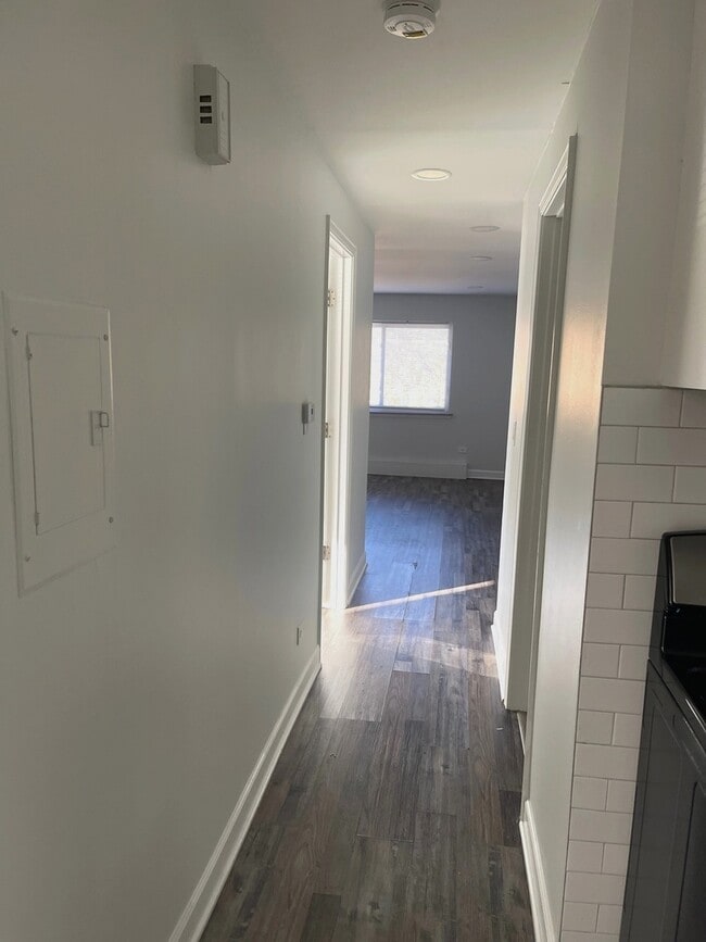 Building Photo - 287 8th St