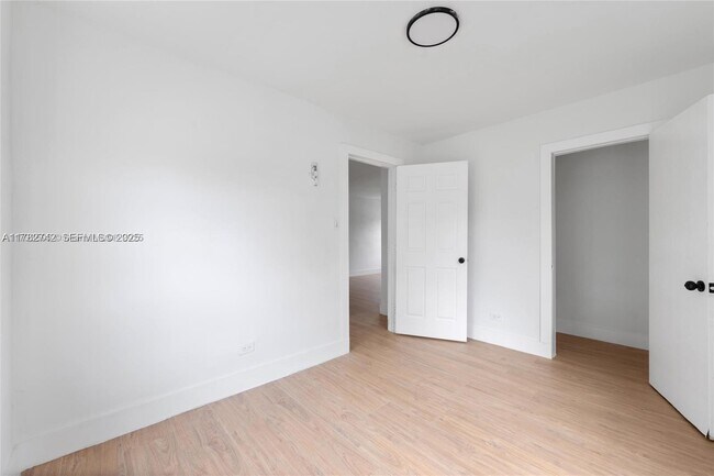 Building Photo - 417 NW 15th Ave