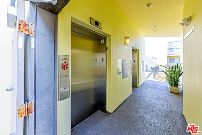 Building Photo - 600 Ridgeley Dr