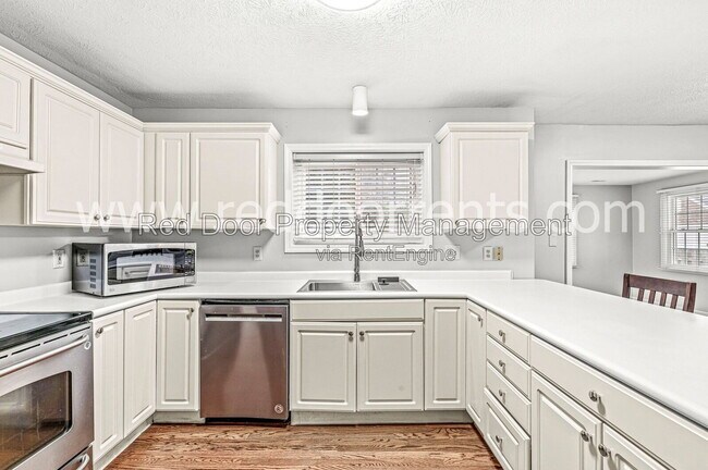 Building Photo - 261 Wyndotte Dr