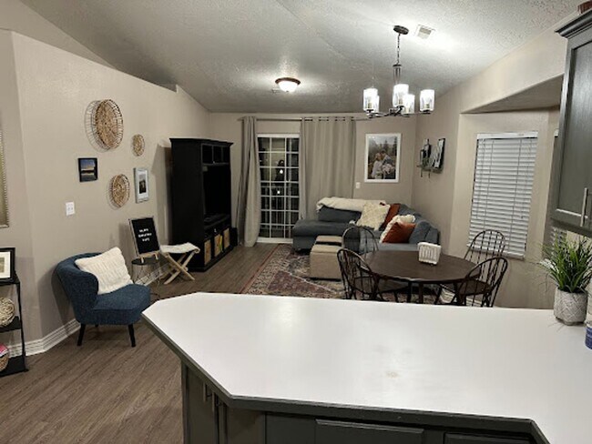 Building Photo - 2 Bedroom Condo in Orem