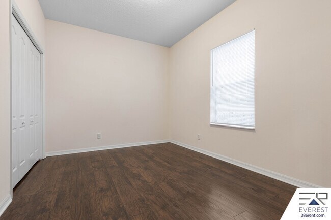 Building Photo - 7 Robin Pl