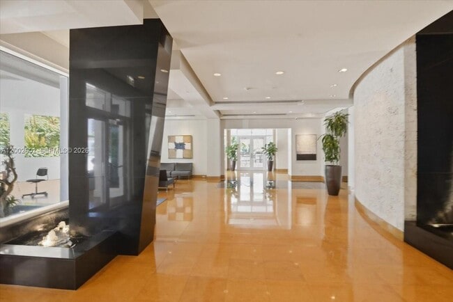 Building Photo - 801 Brickell Key Blvd