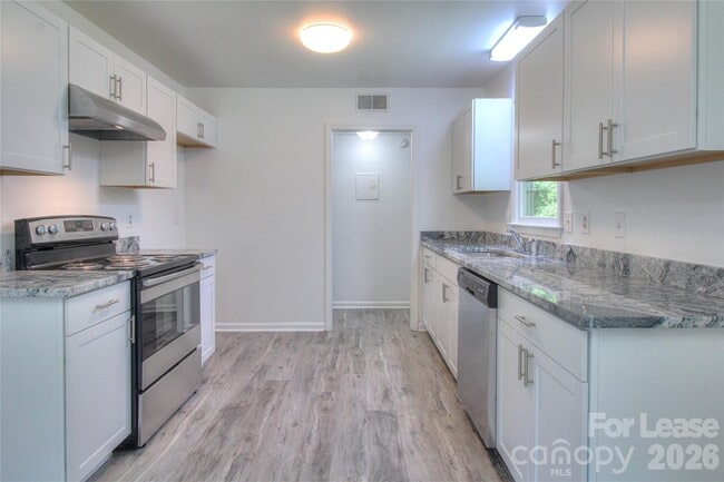 Building Photo - 1015 Sharon Dr