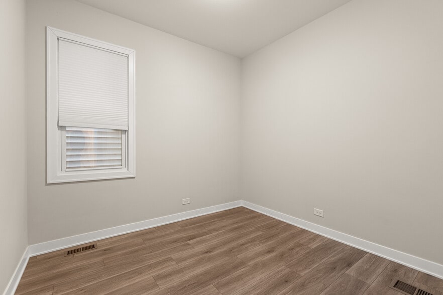 Building Photo - 3608 W Diversey Ave