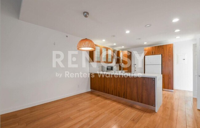 Building Photo - Modern Comfort and a Garage in Prime Aurora Location