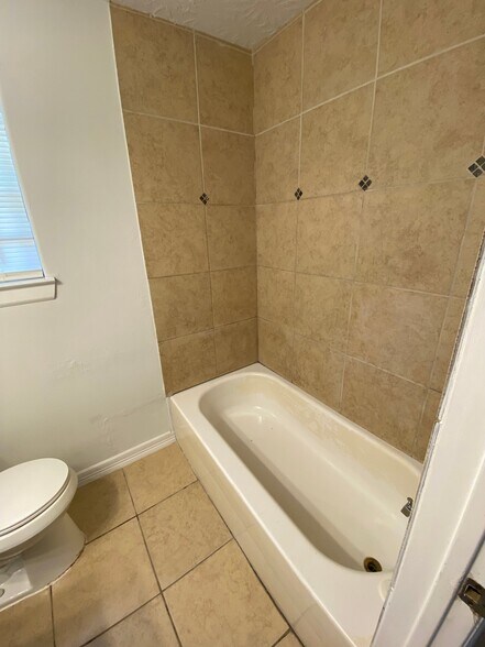 Building Photo - 10843 Fairland Dr