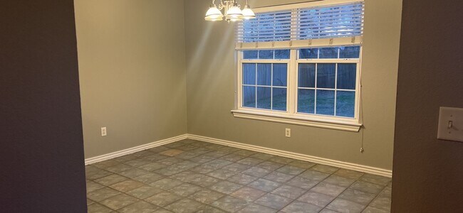 Building Photo - Great Location in Bentonville!