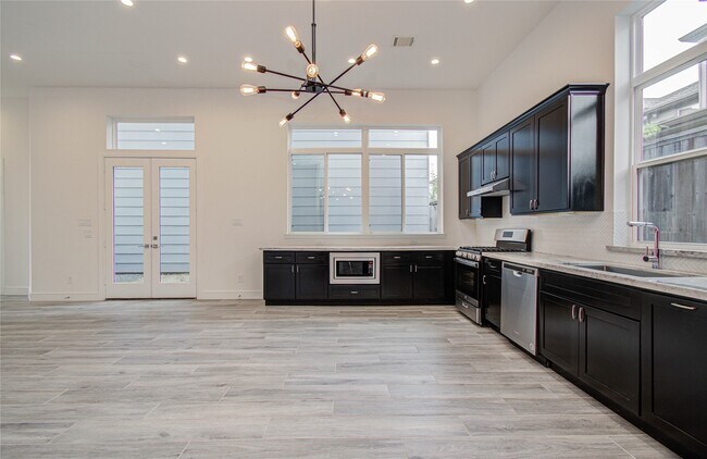 Building Photo - 8930 Spring Knoll Forest Dr