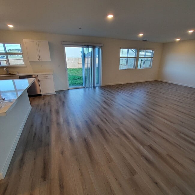 Building Photo - 2209 George Dr