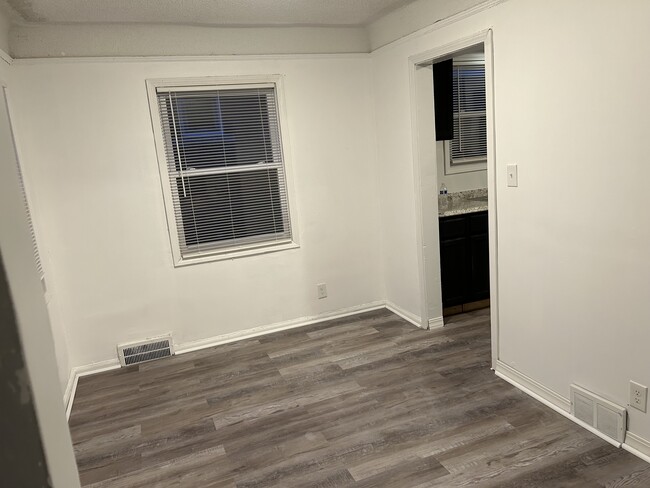 Dining Room - 18918 Westphalia St