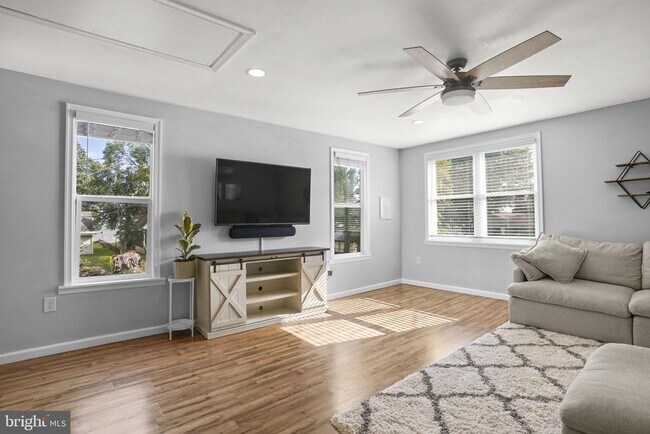 Building Photo - 6032 Melbourne Ave