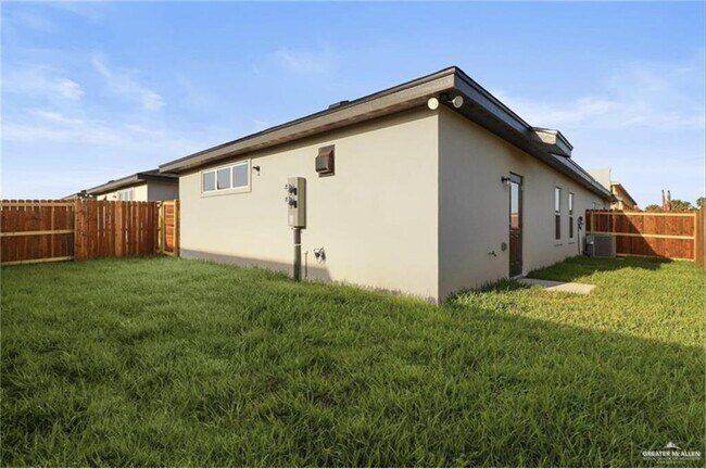 Building Photo - 11 Jessica Ln