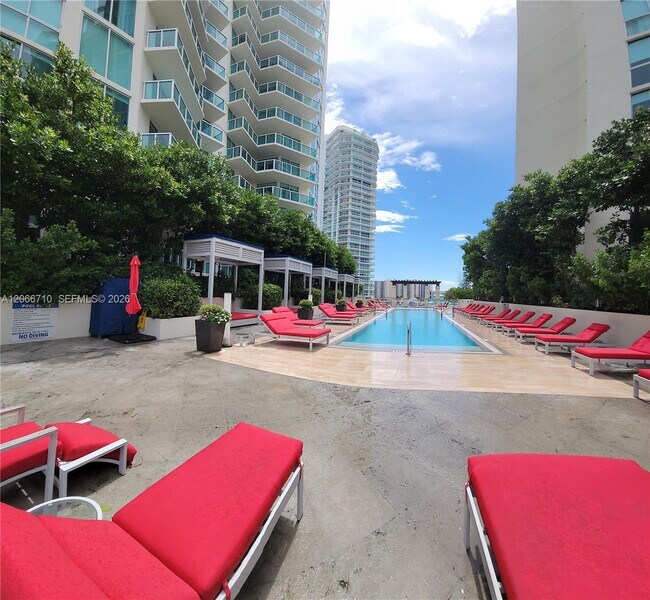 Building Photo - 250 Sunny Isles Blvd