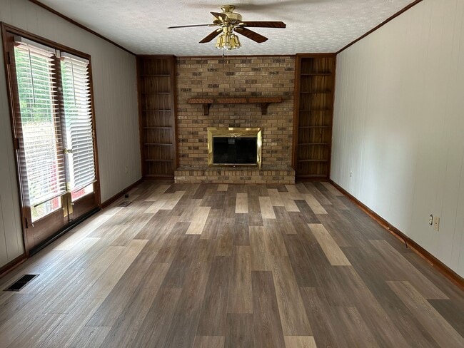 Building Photo - 504 Stoney Brook Dr SW