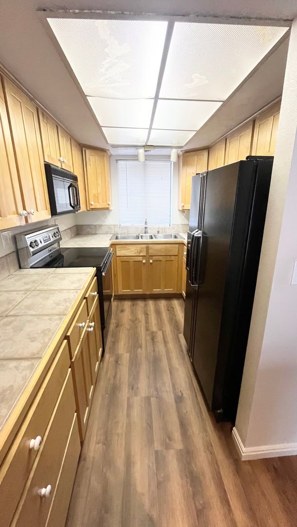 Primary Photo - 2 Bedroom/1.5 Bathroom unit in Murray!