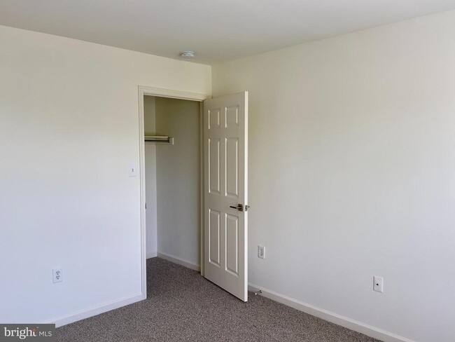 Building Photo - 10 Sequoia Dr
