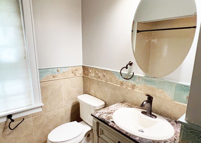 Building Photo - 3263 Bishop St