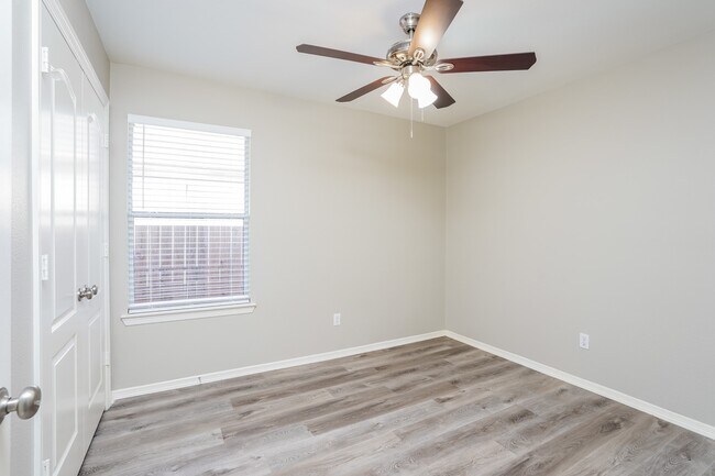 Building Photo - 24214 Silver Maple Dr