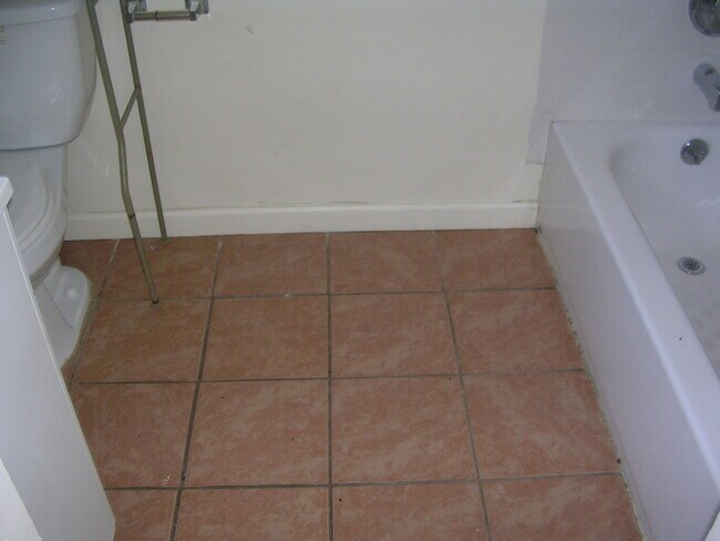 Building Photo - 601 Chestnut Ave