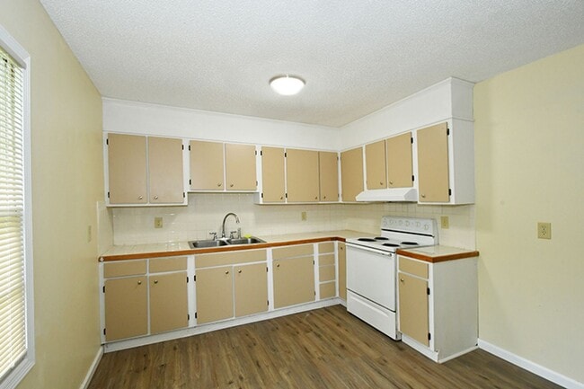 Building Photo - Country ranch 3 bedroom
