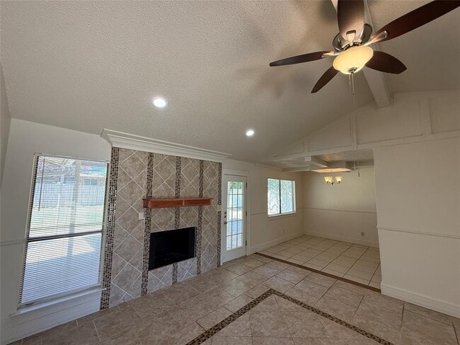 Building Photo - 8906 Pineridge Dr