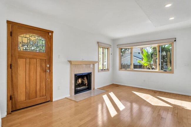 Building Photo - Great two story home in Pacific Beach close to the bay!