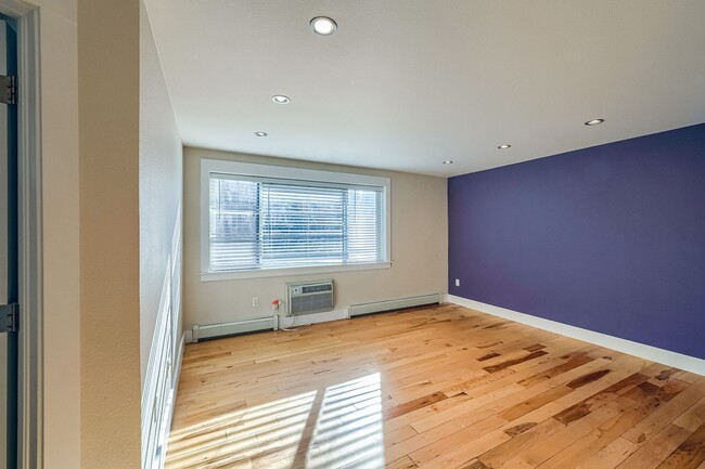 Building Photo - Cozy Condo in LoHi - One Bedroom Plus Offi...