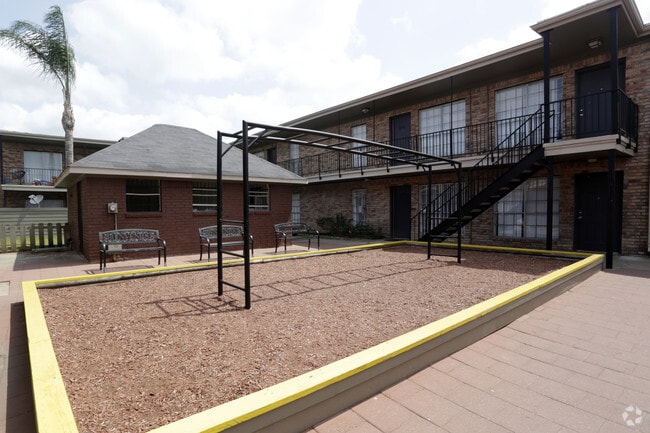 Building Photo - Las Villas Del Parque