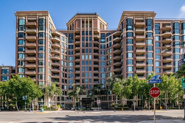 Building Photo - 500 W Harbor Dr