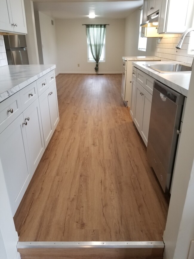 Building Photo - 45 Hazel St