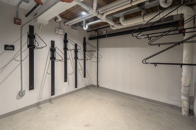 Building Photo - Bright Studio Apartment - Brattleboro, VT. $1450/month, 425 sq.ft. ALL UTILITIES INCLUDED- Availa...