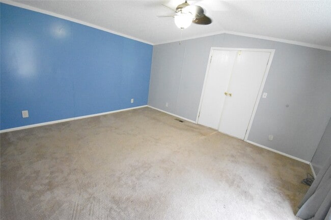 Building Photo - 2 Lakeview Ln