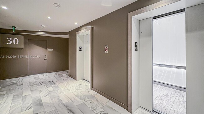 Building Photo - 1000 Brickell Plaza