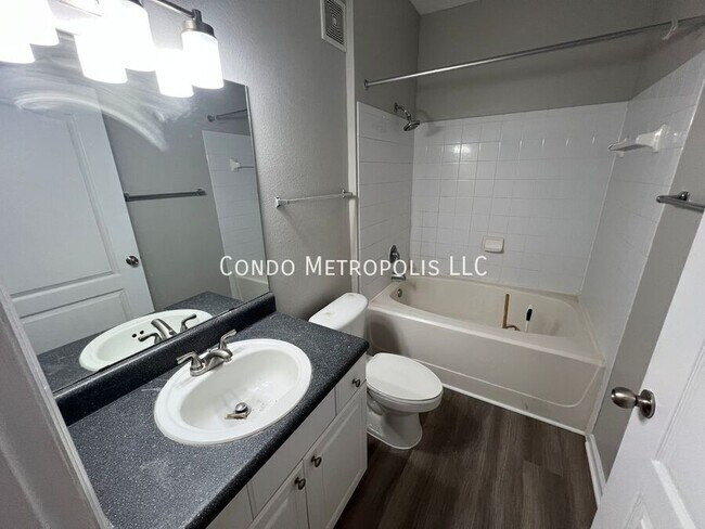 Building Photo - 8813 Villa View Cir