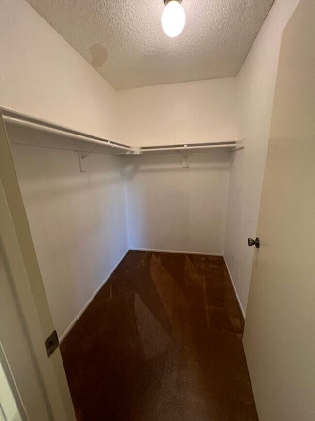 Building Photo - Beautiful 3 Bedroom, 2 Bathroom Sylmar Home! Ready for Move-In!